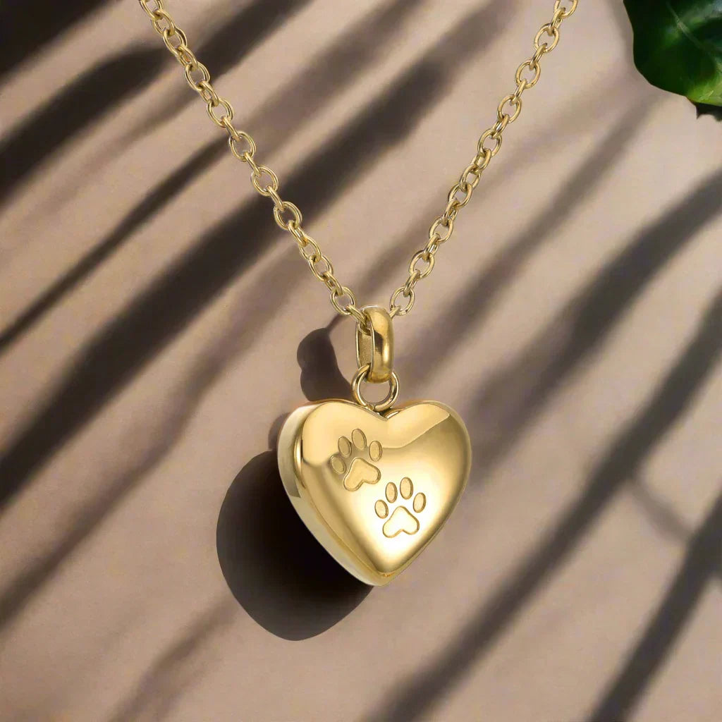 Memorial necklace for pets – Heart-shaped pendant with paw print